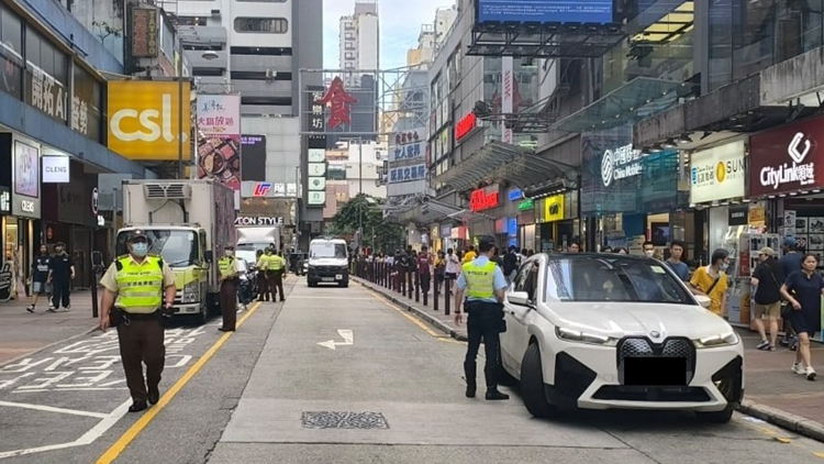 警方西九龍打擊車(chē)輛違泊 拖走23輛造成阻塞車(chē)輛