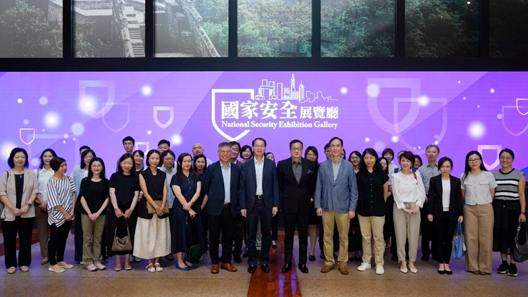 申訴專(zhuān)員陳積志率40職員參觀國(guó)家安全展覽廳