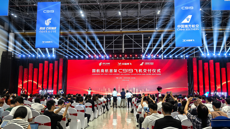 有片丨國(guó)航、南航接收首架國(guó)產(chǎn)大飛機(jī)C919