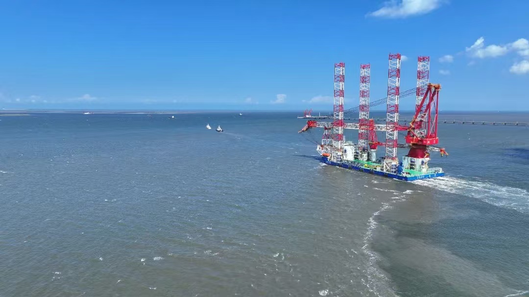 江蘇通州灣產(chǎn)1600噸風(fēng)電安裝平臺(tái)交付