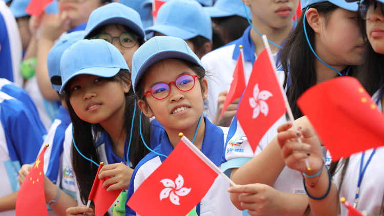 少年警訊迎接國(guó)家隊(duì)奧運(yùn)健兒 會(huì)員送上吉祥物「豆苗仔」予全紅嬋