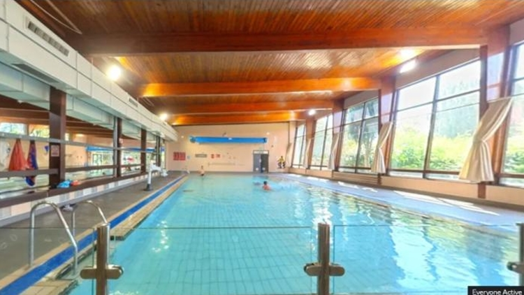 英國倫敦一游泳池化學(xué)物質(zhì)洩漏 11人被送醫(yī)含9名兒童