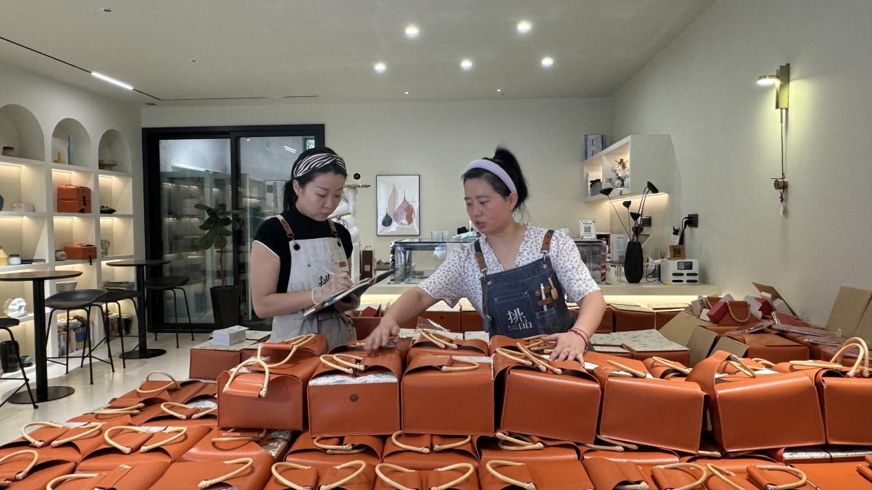 「主角」登場(chǎng)主打「親民」牌  皖屯溪區(qū)月餅產(chǎn)銷兩旺