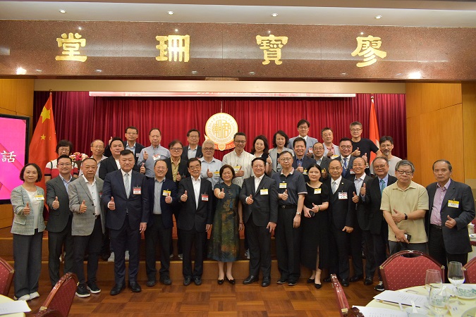 百年潮商會(huì)迎來首位女會(huì)長(zhǎng)  高佩璇接任潮商新屆會(huì)長(zhǎng)