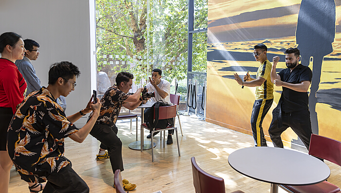 五星好評！英主流媒體《泰晤士報》《衛(wèi)報》聚焦《詠春》