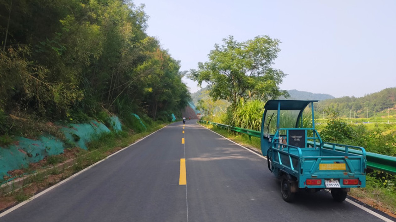 皖休寧縣：建設(shè)「四好農(nóng)村路」 實(shí)現(xiàn)「暢潔舒美安」