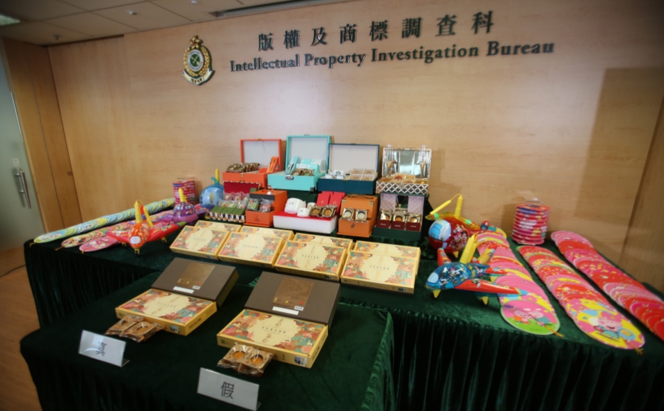 海關(guān)中秋前夕打擊侵權(quán)活動 拘5人檢26盒冒牌月餅
