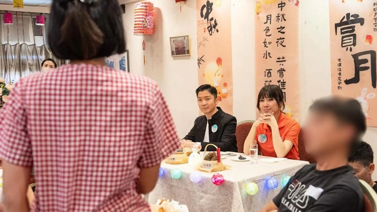 玄學(xué)大師李丞責(zé)夫婦勵(lì)敬懲教所探訪在囚青少年 傾聽他們將來願(yuàn)望