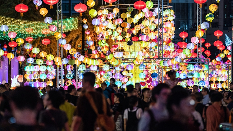 本港8月訪港旅客超過(guò)445萬(wàn)人次 按年上升逾9% 半數(shù)為過(guò)夜旅客