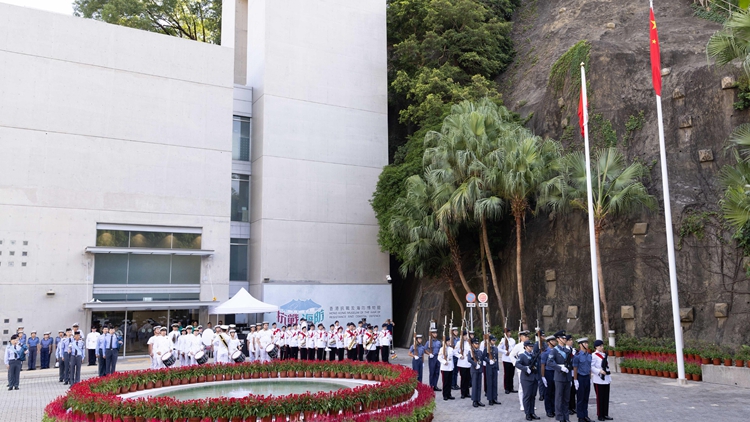 國慶75周年｜香港抗戰(zhàn)及海防博物館舉行升旗禮 市民參觀展覽抗戰(zhàn)主題展等