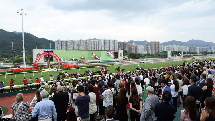 國慶賽馬日丁財兩旺 投注額升7.5%