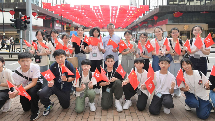 國慶75周年｜陳茂波帶初中學(xué)生參觀國家成就展 冀學(xué)生裝備好自己