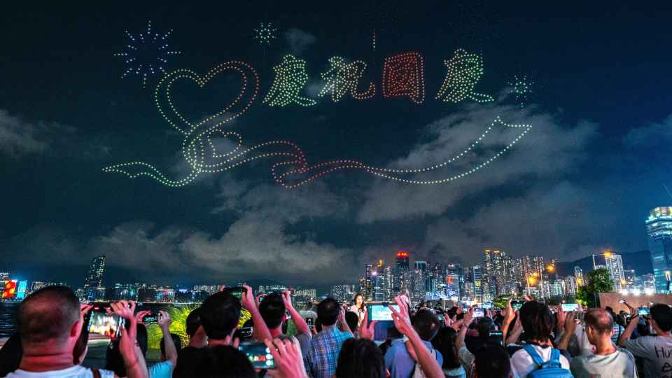 黃金周首日 24.4萬(wàn)人次旅客訪港創(chuàng)疫後單日新高