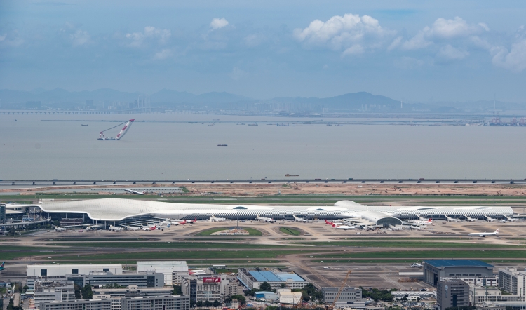 今年深圳機(jī)場(chǎng)口岸通關(guān)總量已超400萬人次