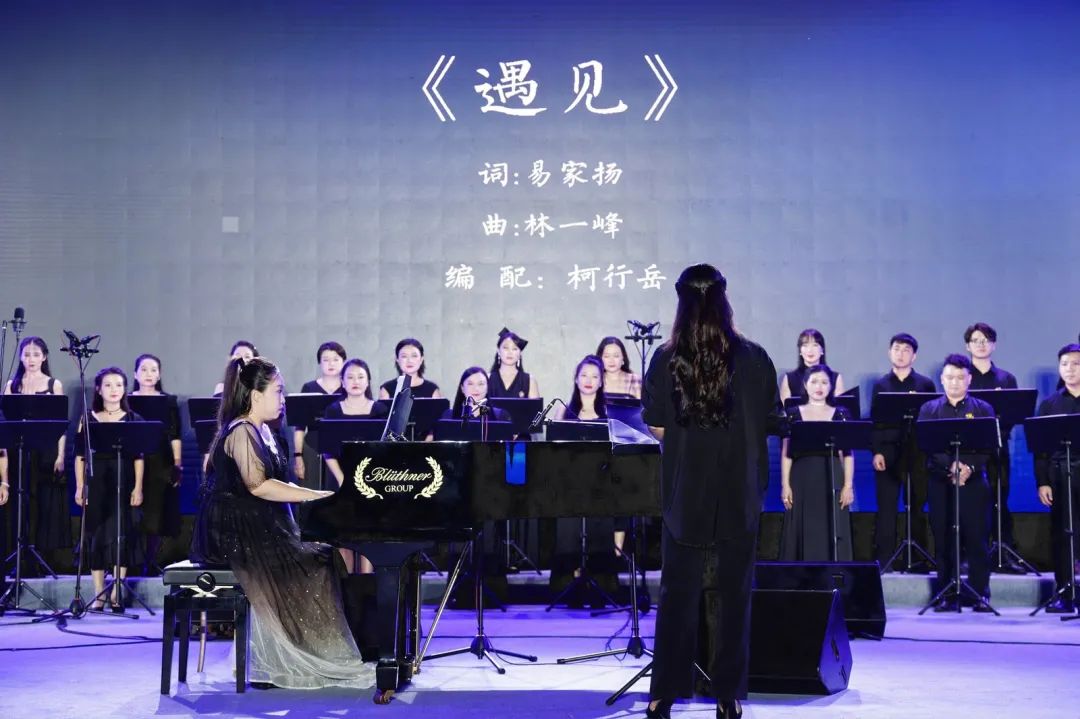 關注首屆?？诔鞘兴囆g周丨「遇見」國慶合唱音樂會萬綠園開唱