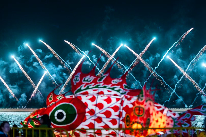 皖歙縣：汪滿田魚燈閃亮上?！负O文化節(jié)」