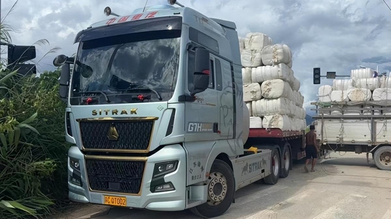 中國(guó)重汽汕德卡與卡友共赴創(chuàng)富坦途