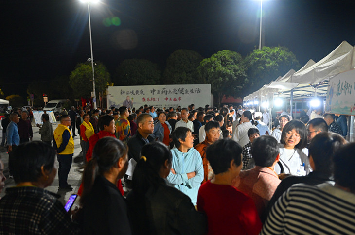 「接診式」擺攤「沉浸式」體驗(yàn)  皖祁門中醫(yī)夜市連辦9場