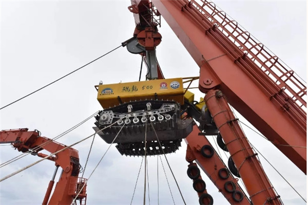 大國(guó)重器 | 「鯤龍500」海底採(cǎi)礦車(chē)：在海底自行走動(dòng)