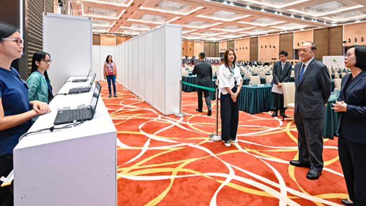 澳門行政長官選舉13日舉行 賀一誠視察投票場地