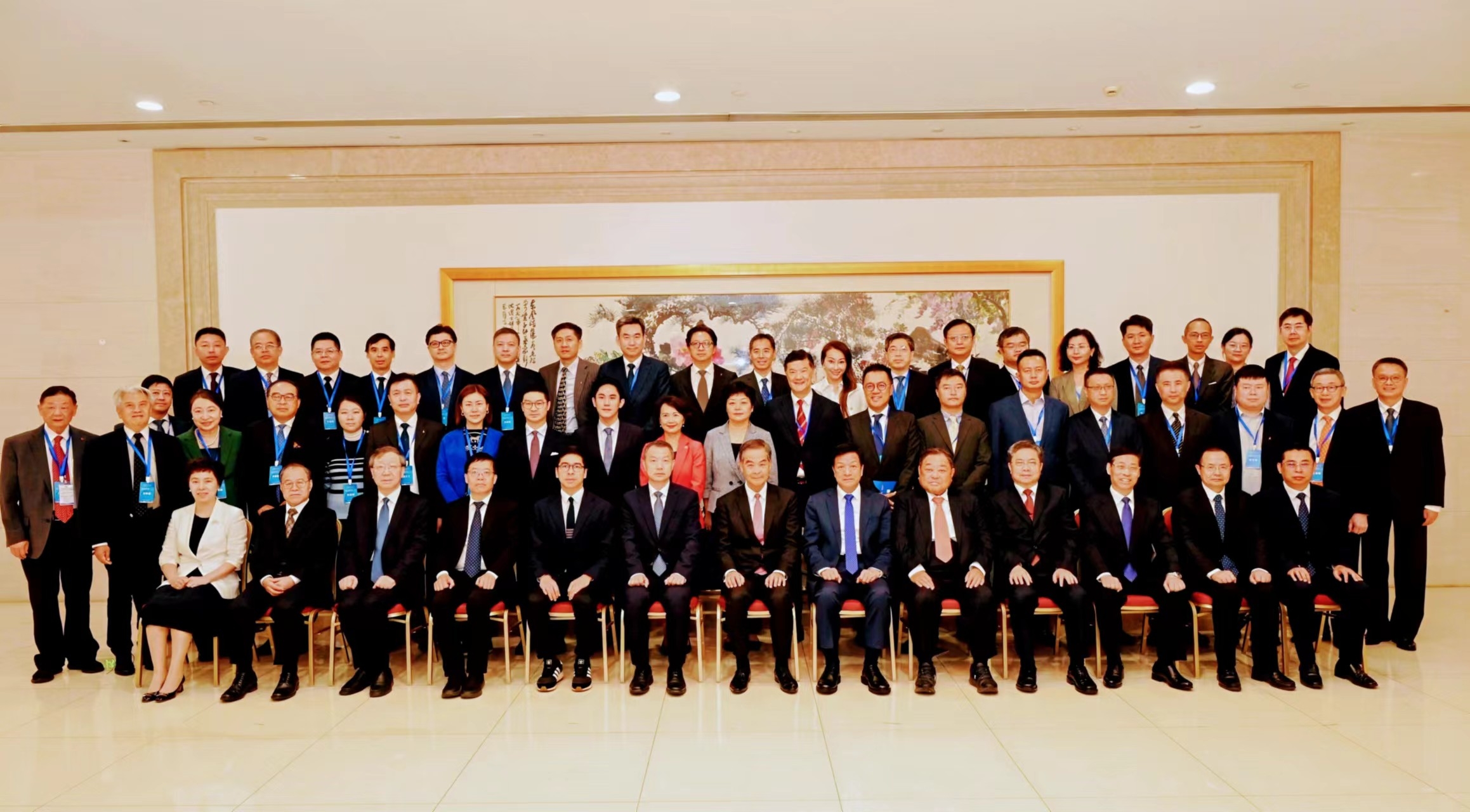 聚焦滬港合作 促進(jìn)「引進(jìn)來、走出去」