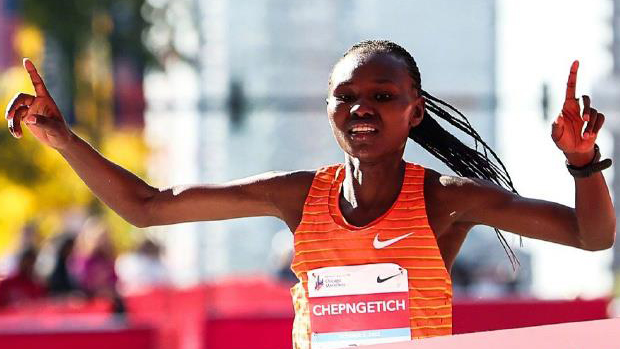 快了近兩分鐘！女子馬拉松世界紀(jì)錄被改寫