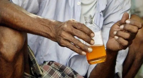 印度至少25人因飲用劣質(zhì)酒死亡 
