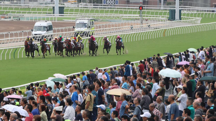正與當(dāng)局討論放寬未成年人入場 馬會積極研究推進賽馬旅遊
