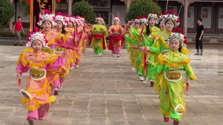 有片｜第一次看汕頭英歌舞 外國(guó)友人直呼：想學(xué)！