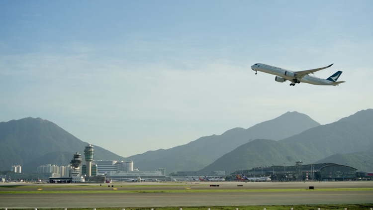 歷時13年造價1415億元 機場三跑系統(tǒng)正式啟用 李家超對航空業(yè)提出三要求