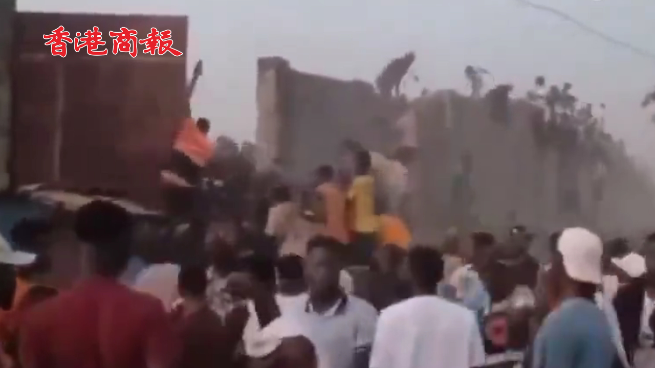 有片丨幾內(nèi)亞球迷衝突嚴(yán)重踩踏 已致約100人死亡