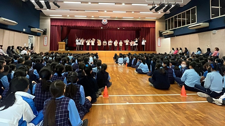 警察樂隊到聖士提反女子中學(xué)附小演出 培養(yǎng)學(xué)生對音樂了解