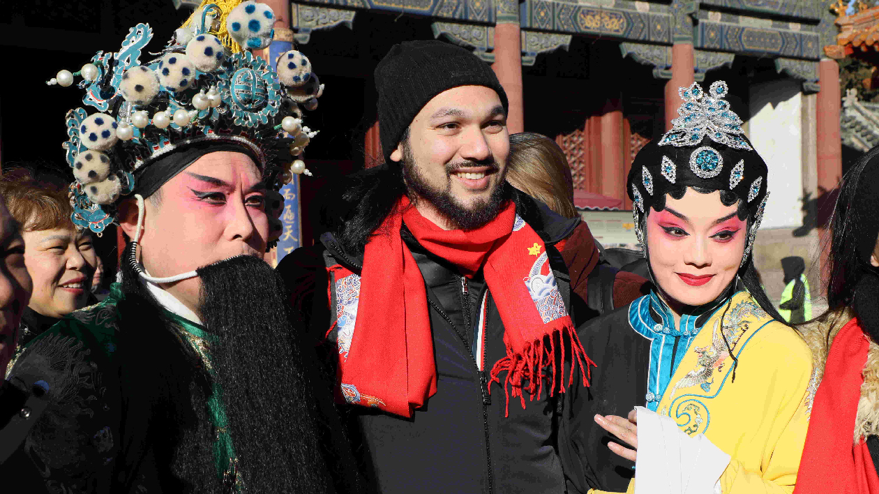 法國(guó)艾克萊特歌劇團(tuán)走進(jìn)泰山岱廟：中法文化交流碰撞出絢麗火花