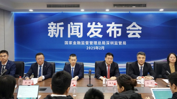 深圳向綠而行 銀行業(yè)綠色信貸餘額首破萬億大關(guān)