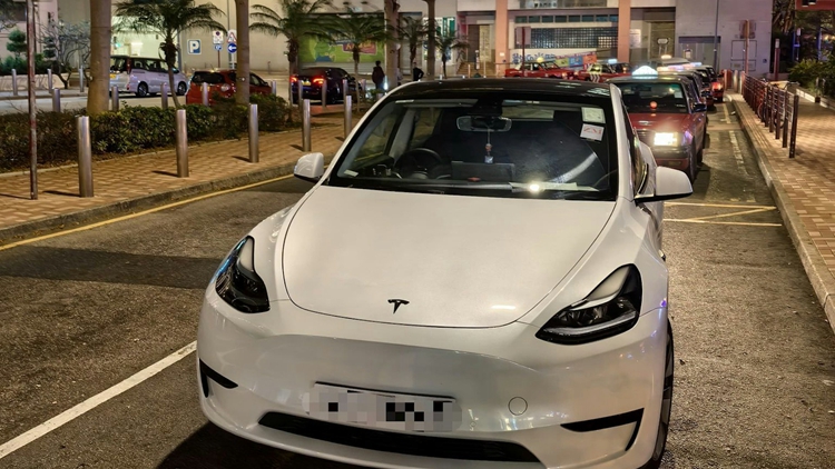 警方東九龍打擊違例駕駛 拘捕2名司機(jī) 涉酒駕及無(wú)牌駕駛