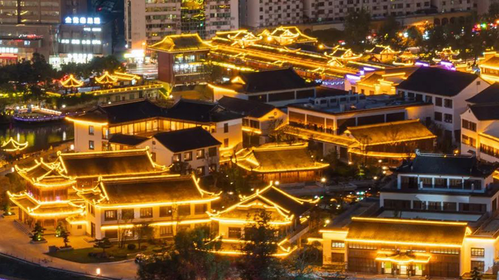 兩會(huì)前夕，新華社推出重磅評(píng)論