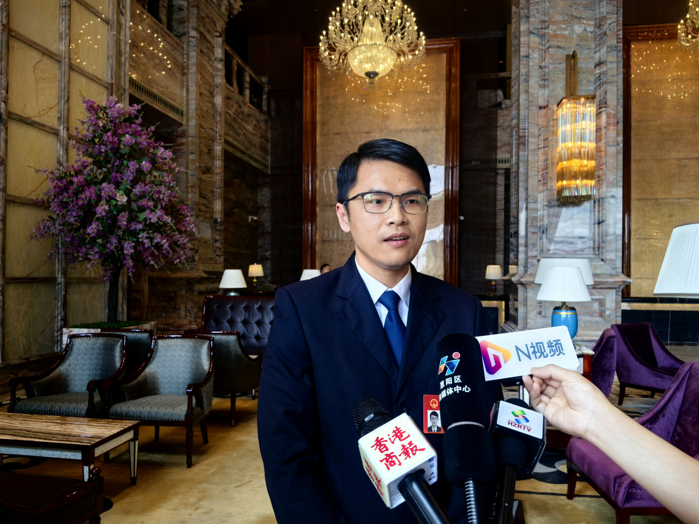 惠陽兩會(huì)∣惠陽區(qū)人大代表葉亮：以繡花功夫推進(jìn)民生工程 讓兩會(huì)精神在社區(qū)落地生根