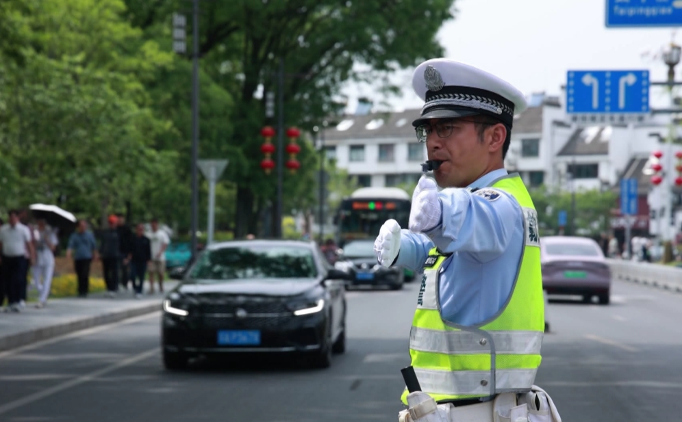 皖歙縣交警：全員堅守崗位 護(hù)航平安出行