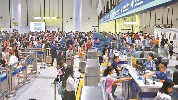 深港口岸客流持續(xù)高位運(yùn)行