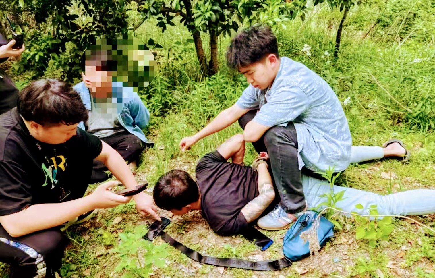 資金轉(zhuǎn)移更隱秘！靜安警方偵破「埋包轉(zhuǎn)贓」電詐案