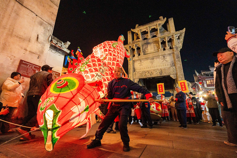 皖歙縣：徽州魚燈榮膺非遺文博類「2025十大年度IP」