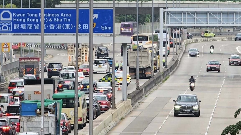 新蒲崗太子道東6車「串燒」相撞 11人受傷送院