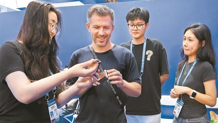 65個(gè)國(guó)家和地區(qū)展商參展 超3.5萬(wàn)海外專業(yè)觀眾參會(huì) 文化出海新引擎加速運(yùn)轉(zhuǎn)