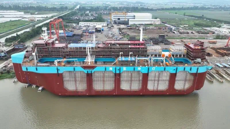 全球首艘自航式水體自然交換型養(yǎng)殖工船「灣區(qū)伶仃」號(hào)成功下水