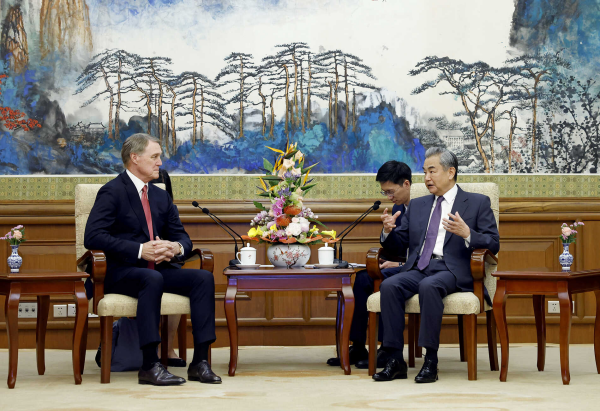 王毅會(huì)見(jiàn)美國(guó)新任駐華大使龐德偉