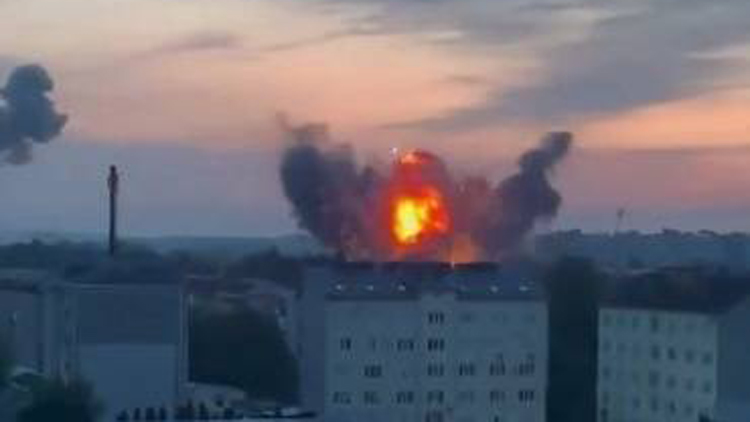 俄大舉轟炸烏軍工企業(yè)回應(yīng)「蛛網(wǎng)」行動(dòng) 烏總統(tǒng)：襲擊幾覆蓋全境