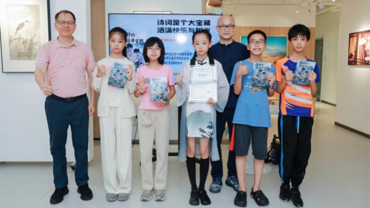 AI助力創(chuàng)作靈感 《洛妤的詩(shī)詞尋寶圖》新書(shū)分享會(huì)在深舉辦