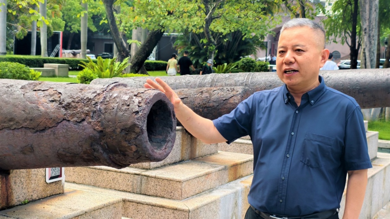 甘為「癡漢」三十載   唐立鵬成林則徐銷(xiāo)煙池畔的「守門(mén)人」