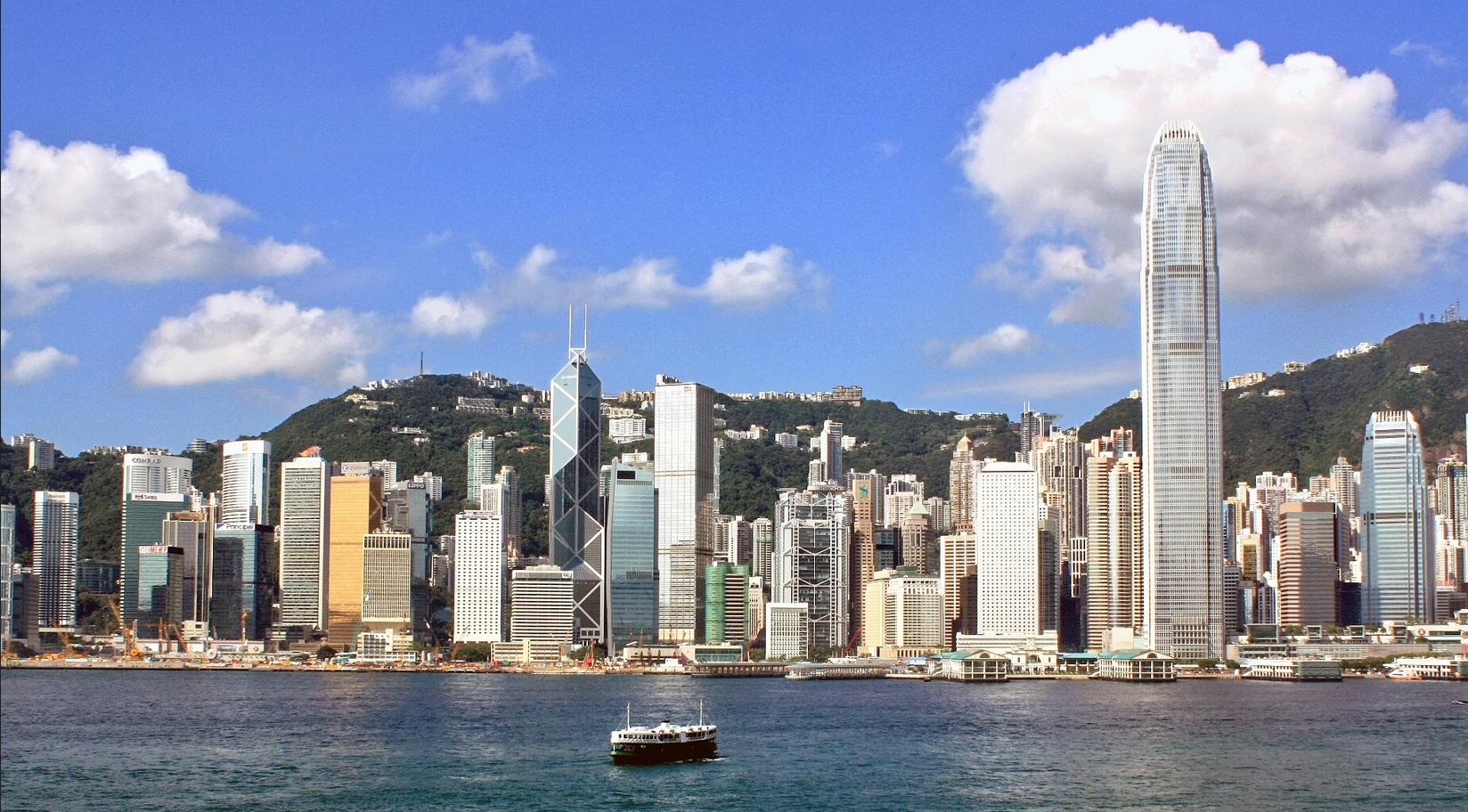 【來(lái)論】跨境支付通正式上線首筆業(yè)務(wù)落地深圳 香港國(guó)際金融中心地位將更穩(wěn)固