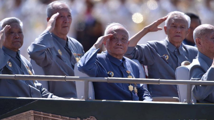 【特別報(bào)道】國(guó)民黨抗戰(zhàn)老兵再現(xiàn)天安門(mén)廣場(chǎng)閱兵式 別忘了背後那位香港人